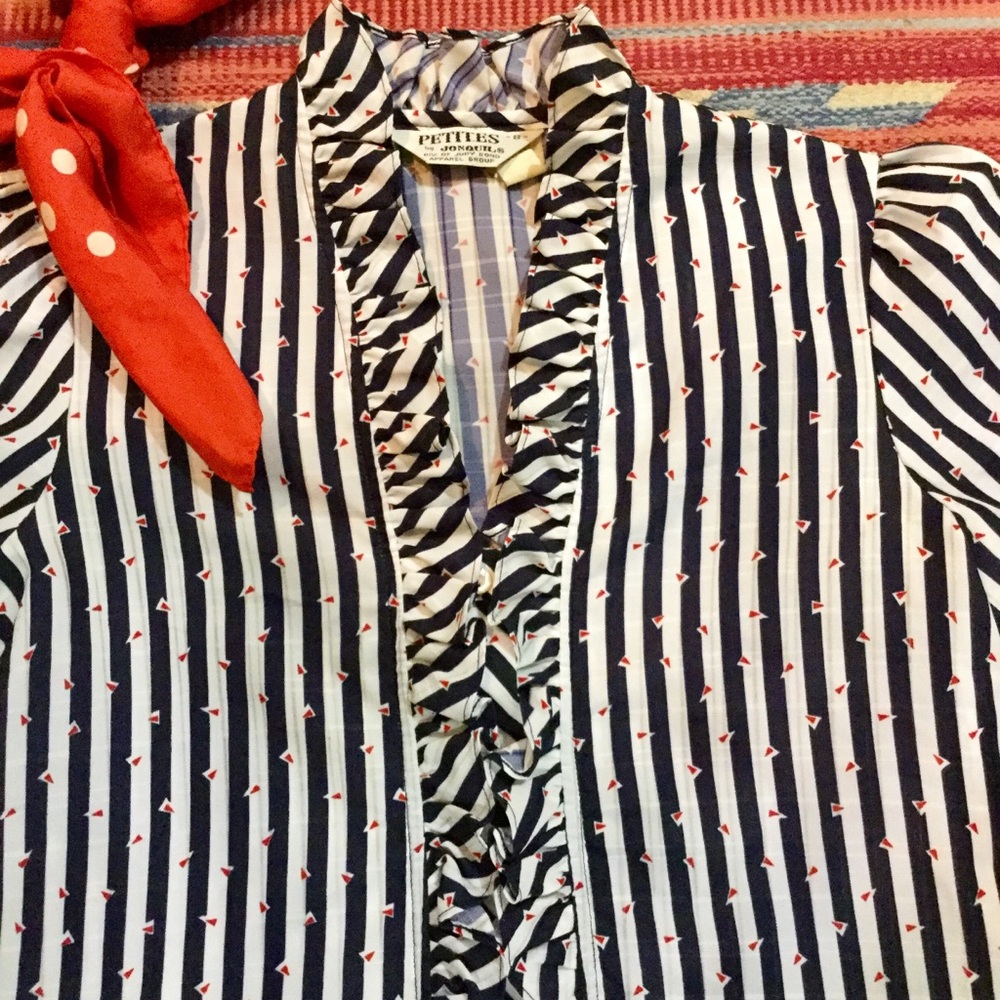 ❤️🍷Lovely Vintage Ruffle Striped Blouse🍷❤️